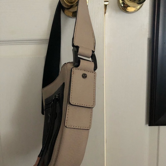 Small Calvin Klein purse - Picture 2 of 3